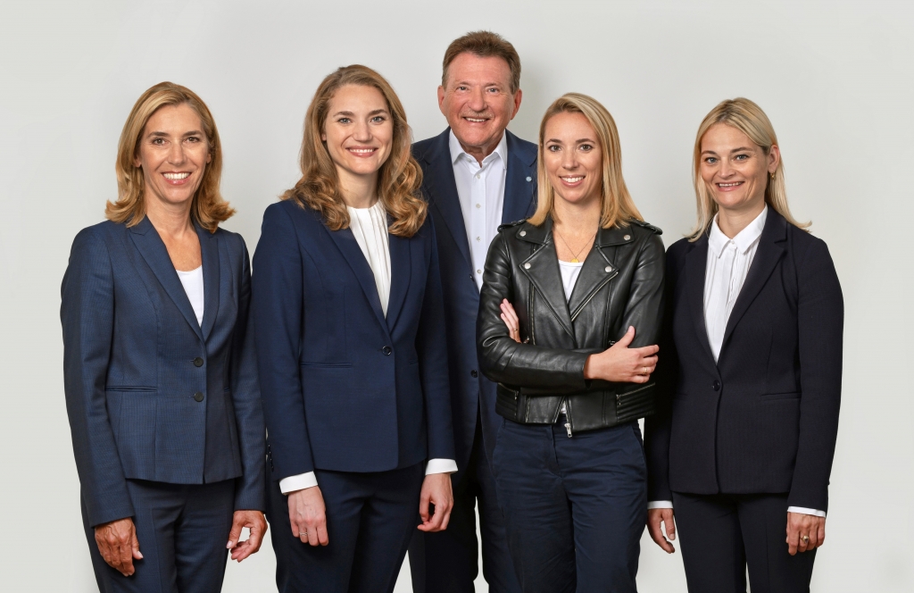 Der Dr. Sasse-Vorstand: Christine Sasse (Vorstand), Clara Sasse (Sales), Eberhard Sasse (Vorstand und Gründer), Laura Sasse (CDO) und Katja Böhmer (COO).