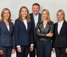 Der Dr. Sasse-Vorstand: Christine Sasse (Vorstand), Clara Sasse (Sales), Eberhard Sasse (Vorstand und Gründer), Laura Sasse (CDO) und Katja Böhmer (COO).