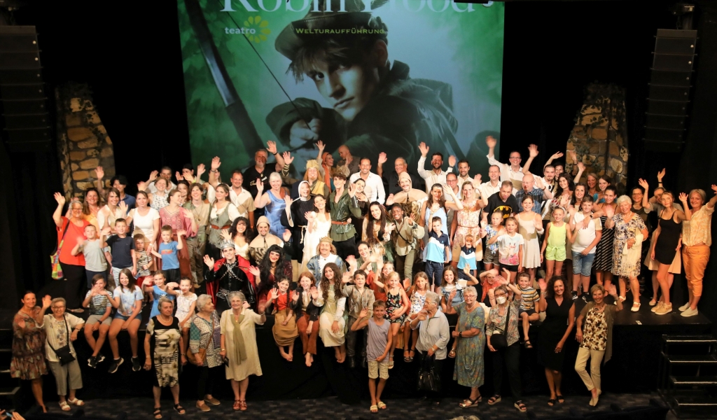 „Robin Hood”-Ensemble mit Silver Living Gästen. © Silver Living