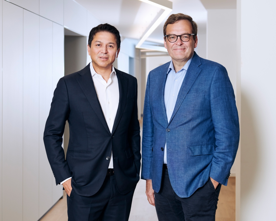 vlnr.: Khaled Kaissar (CEO Domicil Real Estate) und Marcus Vitt (Vorstandsvorsitzender Donner&Reuschel Bank). (c) Domicil Real Estate 