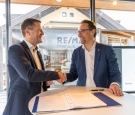 Bernhard Reikersdorfer (Re/Max Austria) und Christian Pfurtscheller (Re/Max Premium) verlängerten ihre Partnerschaft. (c) Re/Max 