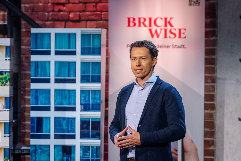 Brickwise-CEO Michael Murg sucht Bauträger. (c) Puls4/Gery Frank