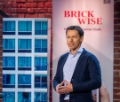 Brickwise-CEO Michael Murg sucht Bauträger. (c) Puls4/Gery Frank